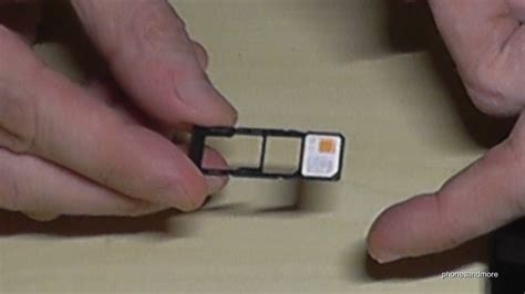 Inser ting and removing the nano SIM card